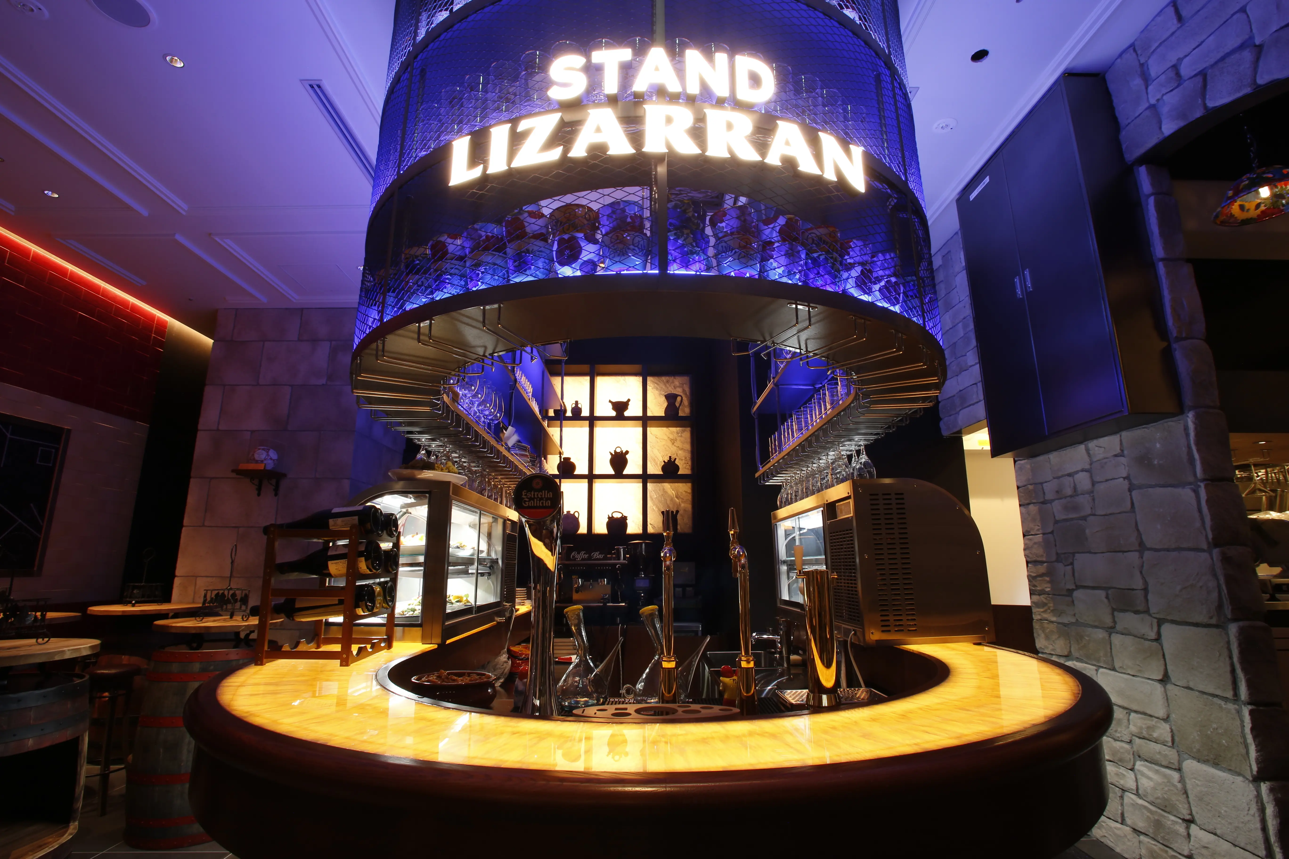 画像：立ち飲みカウンター